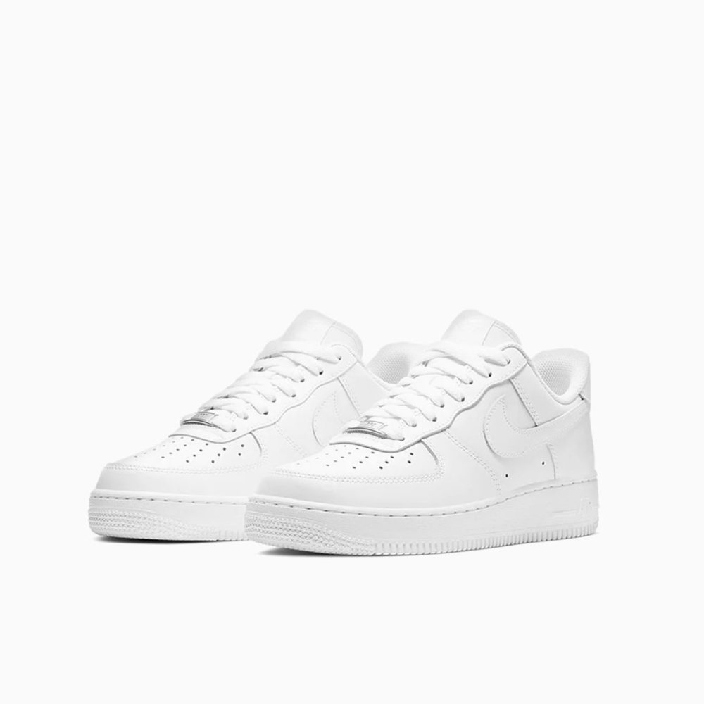 Nike Air Force 1 07 Triple White